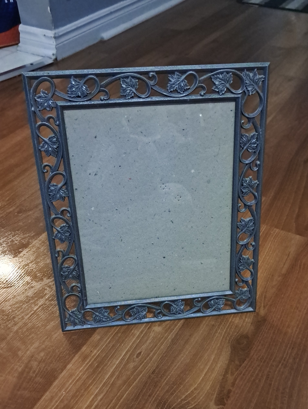 Ornate Leaf Metal Picture Frame in Antique Gray